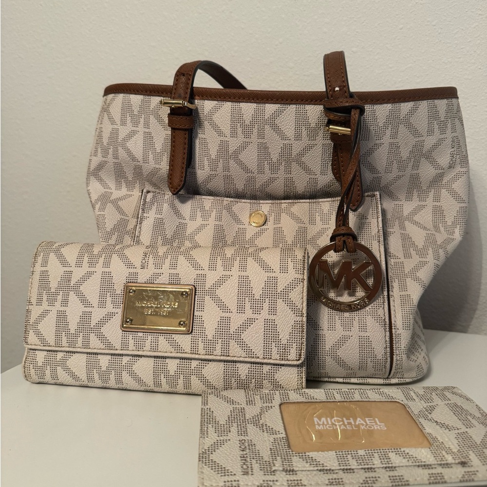Michael Kors Signature Brown and Cream Shoulder Bag Set